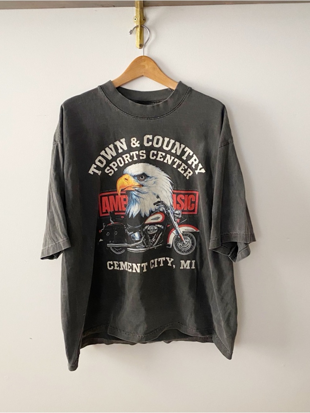 Town & Country Sports Center Graphic Eagle Tee - Washed Black